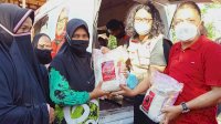 Baguna PDIP Sulsel Salurkan Ratusan Paket Sembako untuk Korban Banjir Bandang di Wajo
