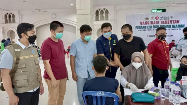 IKA FK UMI, DMI dan Polrestabes Makassar Gelar Vaksin Merdeka