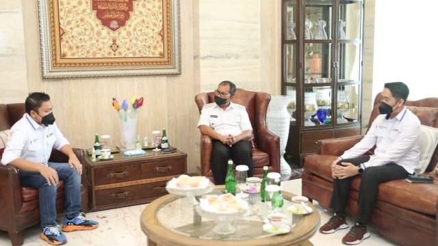 Wali Kota Makassar, Moh Ramdhan &lsquo;Danny&rsquo; Pomanto menerima kunjungan audiensi dengan direksi Perseroda Sulawesi Selatan (Sulsel), di Kediaman Pribadi Wali Kota Makassar, Jalan Amirullah, Rabu (8/9/21).
