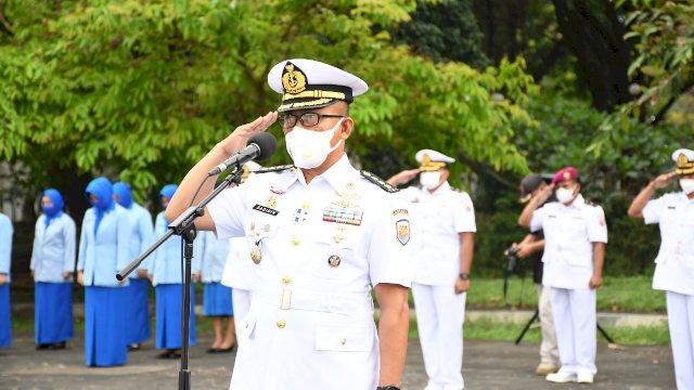 Sambut Hari Jadi ke-76 TNI AL, Lantamal VI Ziarah Rombongan di TMP Panaikang