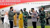 Danlantamal VI Makassar  Turut Sambut  Kedatangan Presiden RI Kunker di Sulsel