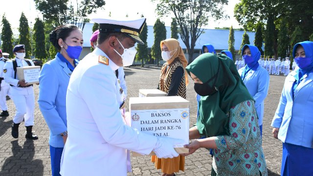 Semangat Jalesveva Jayamahe, TNI AL Laksanakan Vaksinasi dan Baksos Kepada Masyarakat Maritim Makassar