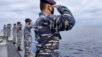 Di Posisi Tenggelamnya KRI Nanggala-402, KRI Badau-841 Doa Bersama Dan Tabur Bunga HUT Ke-76 TNI AL