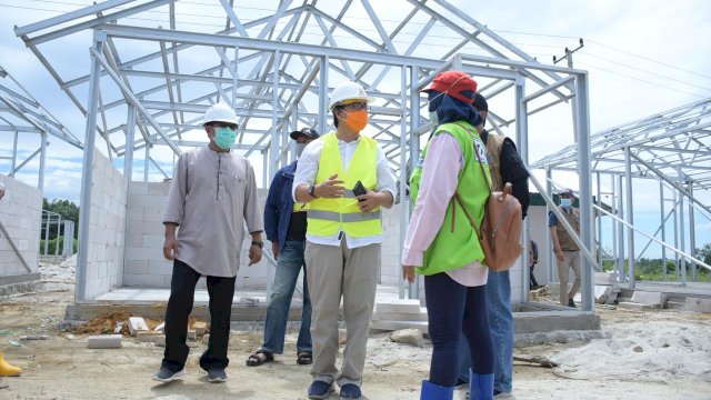 Proses pengerjaan hunian tetap (huntap) bagi warga terdampak banjir bandang Luwu Utara terus dilakukan. Salah satunya yang terletak di Desa Radda Kecamatan Baebunta. 