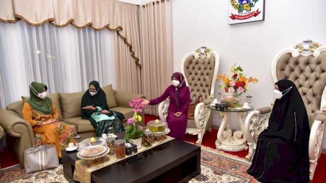 Plt Ketua PKK Sulsel Dikunjungi Istri Menpora dan Istri Bupati Wajo