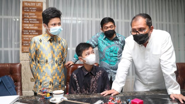 Wali Kota Makassar, Moh. Ramdhan &lsquo;Danny&rsquo; Pomanto menerima kunjungan siswa MAN 1 kota Makassar di Kediaman pribadinya, Jumat (17/9/21).