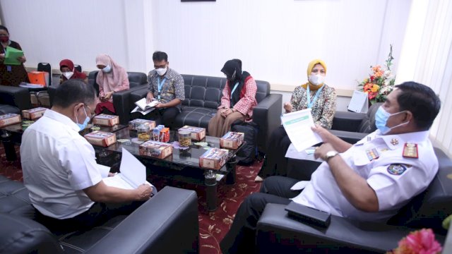 Sekretaris Daerah Provinsi Sulsel, Abdul Hayat Gani, mengapresiasi program-program yang dilaksanakan Badan Pembangunan Internasional AS (USAID) dalam menekan angka kematian ibu dan bayi. Ia mengatakan, untuk mengatasi masalah kematian ibu dan bayi dibutuhkan sinergi semua pihak.