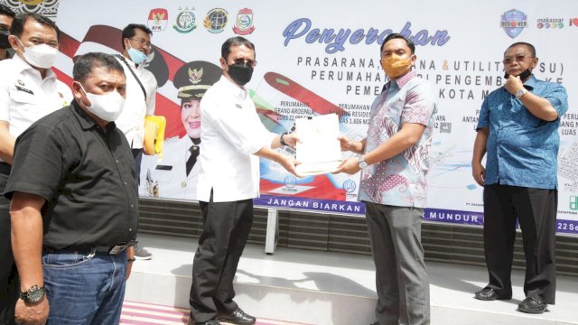 Sekda Kota Makassar Terima Penyerahan PSU Perumahan dari Pengembang Kepada Pemkot Makassar