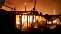 [FOTO] 8 Rumah Ludes Terbakar di Takalar, Sulsel