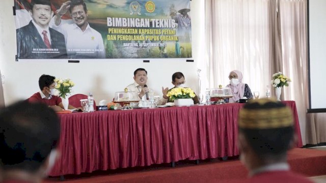 Azikin Solthan Ajak Petani Millenial Kembangkan Pupuk Organik