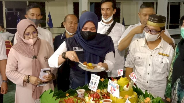 Ketua Karang Taruna Sulsel Andi Ina Kartika Sari memperingati kelahiran Karang Taruna, di Kantor Dinas Sosial Sulsel, Sabtu (25/9).