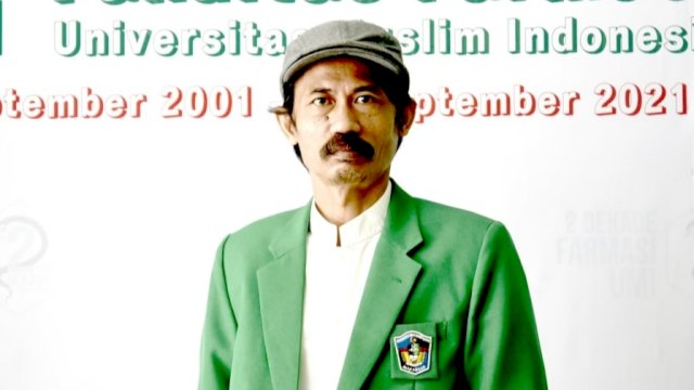 Dekan Farmasi UMI Makassar, Rachmat Kosman. (ALAM)