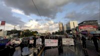 Ratusan Mahasiswa Makassar Blokade Jalan Raya, Minta Novel Baswedan dkk Tak Dilepas dari KPK