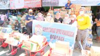 Staf Sekretariat DPRD Makassar salurkan Bantuan Untuk warga Lepping