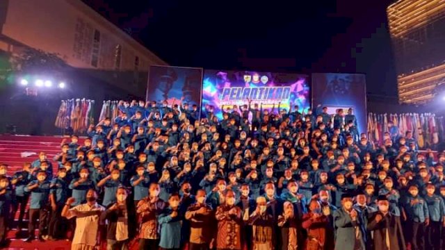 Para pengurus KNPI Makassar bersama Wali Kota Danny Pomanto.