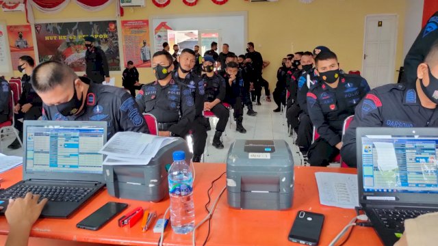 Cek Kondisi Kesehatan Personel, Ini Yang Dilakukan Danyon C Pelopor