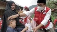 Wabup Suaib Mansur Serahkan Bantuan untuk Korban Banjir di Walmas