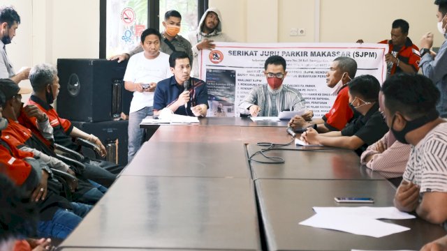 Wakil Ketua DPRD Makassar Nurhaldin menerima aspirasi Serikat Jukir Makassar.