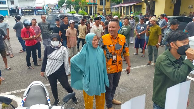 Saat warga protes di Kantor Bupati Bulukumba.