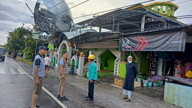 Belasan Rumah  di Pinrang Rusak Akibat Puting Beliung, Plt Salurkan Bantuan
