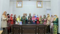 Menghormati Momen Bersejarah Sulawesi Selatan dengan Mengenakan Pakaian Adat