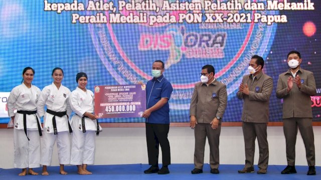 Andi Sudirman Serahkan Bonus PON Papua, Atlet Sebut Pemerintah Penuhi Janji