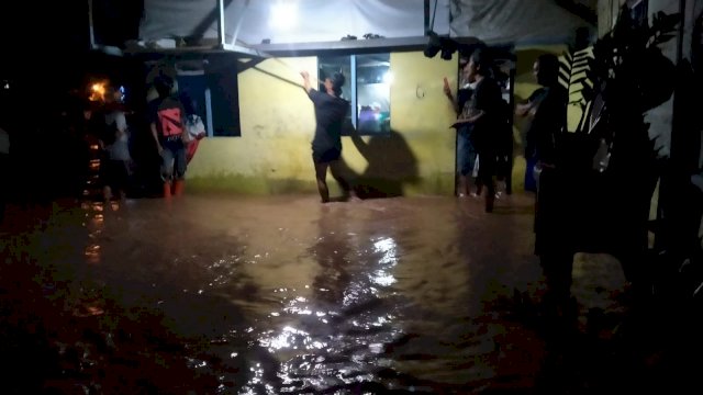 Plt Gub Sulsel Kirim Bantuan untuk Korban Banjir dan Longsor di Toraja Utara