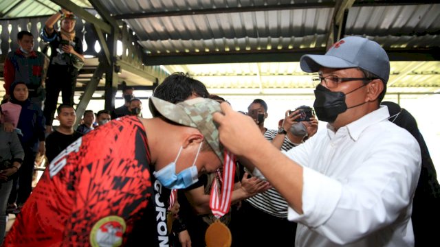 Wali kota Danny Tutup Turnamen Airsoftgun Yonif Raider 700 Meriahkan HUT TNI ke 76