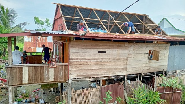 Respon Cepat, Plt Gub Sulsel Instruksikan Logistik Untuk Korban Angin Puting Beliung di Wajo