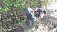 Sambut HUT Brimob ke-76, Batalyon C Pelopor Bone Baksos Bersihkan Pantai dan Tanam Mangrove