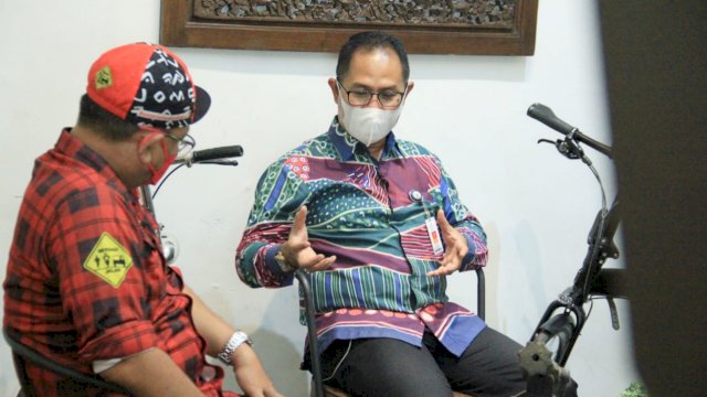 Kadisbudpar Sulsel Prof Jufri saat diwawancarai Jurnalis Kompas TV di Makassar.