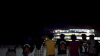 Tak Punya Duit, Fansnya Rela Panjat Sebuah Gedung dan Nonton dari Jauh Konser Pamungkas-Danilla di Nipah Mal