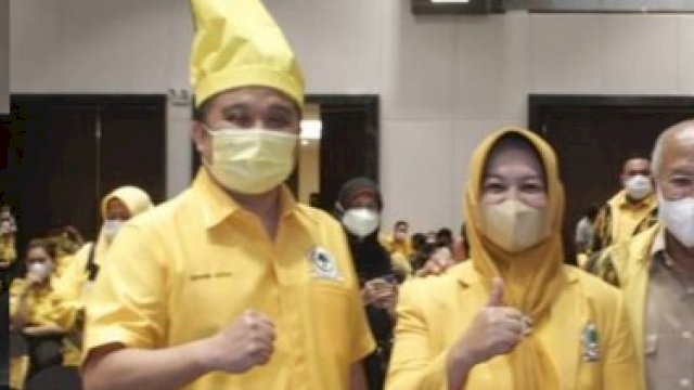 Erwin Aksa bersama Andi Kartini usai Rakorda yang berlangsung di Claro Makassar, Minggu (10/10). 