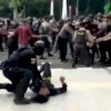 Polisi ‘Smackdown’ Pendemo di Depan Kantor Bupati Tangerang, Kini Proses Propam