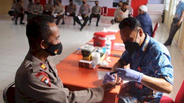 Brimob Bone Gelar Donor Darah Jelang HUT Ke 76 Korps Brimob Polri