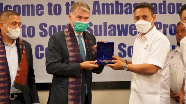 Saat Dubes Kroasia didampingi oleh Appi, menemui AIA, Rabu (10/11).