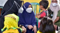 Begini Kedekatan Naoemi Octarina dengan Anak-anak