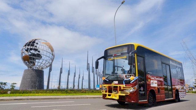 Bus Trans Mamminasata.
