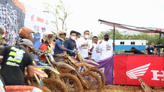 Walkot Makassar Buka Otomotif Open Tournament Grasstrack & Motocross 2021