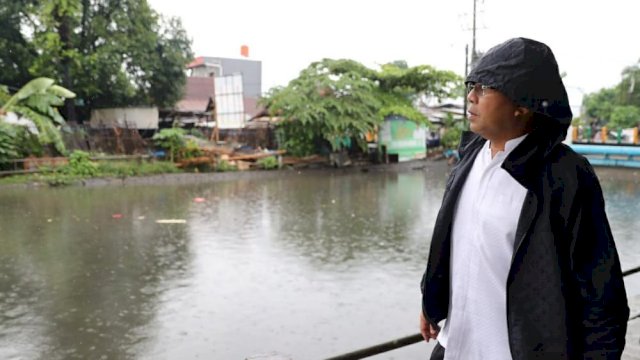 Saat Danny Pomanto turun langsung memantau cuaca.