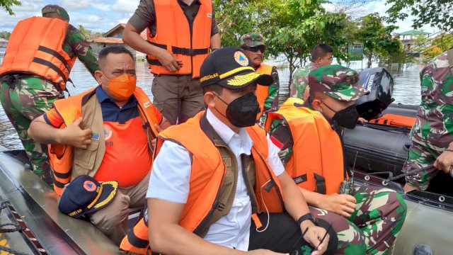 Kepala BNPB Tinjau Dampak Banjir di  Kalbar dan Kalteng