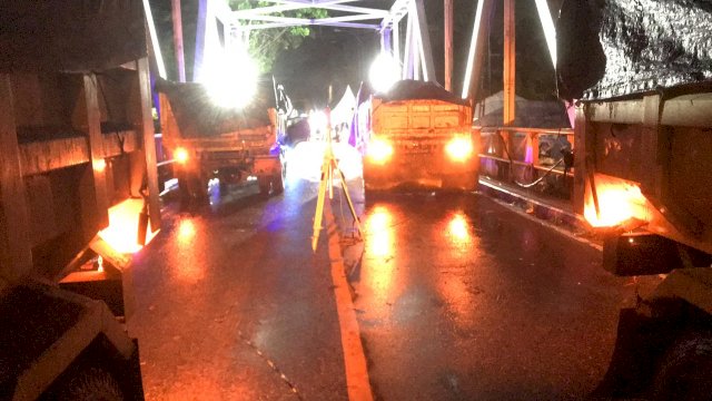 Jembatan Sungai Battang Luwu diuji beban.