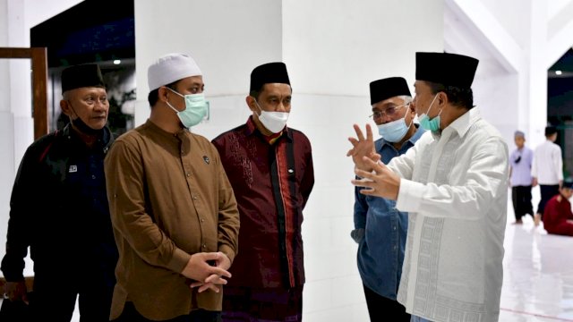 Usai Zulhas membawakan kultum di Masjid Al-Markaz.