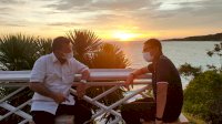 Sandiaga Uno Nikmati Pesona Pantai Bira