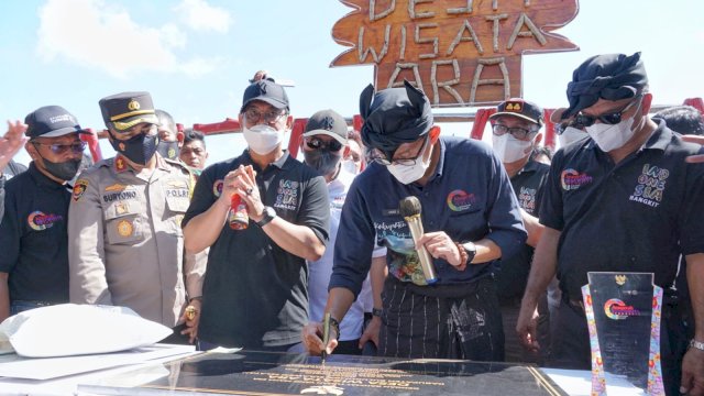 Sandiaga Uno Menatap Peluang Ekonomi yang Lebih Besar dari Pengembangan Perahu Phinisi