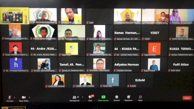 Mahkamah Partai Golkar menggelar sidang gugatan yang diajukan kader Golkar Sinjai yang menilai tahapan musda yang digelar beberapa waktu lalu bertentangan dengan AD/ARTHROPODA Partai Golkar.&nbsp;