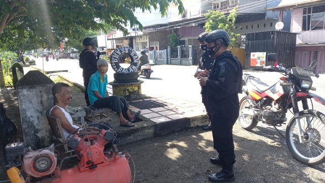Sulawesi Selatan. Tidak ada istilah libur untuk memberikan rasa aman bagi masyarakat. Begitulah kira kira motto dan tekad Batalyon C Pelopor dalam mewujudkan Bhakti Brimob untuk masyarakat utamanya dalam rangka pencegahan penyebaran Covid 19.