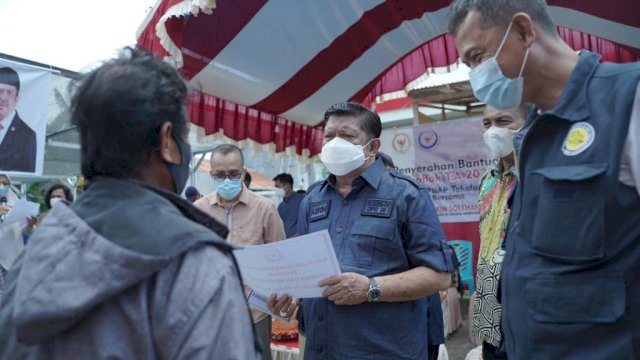 Kepala Balai Perikanan Budidaya Air Payau (BPAP) Takalar, Supito mengakui Anggota DPR RI, Azikin Solthan terus melindungi melindungi dan menjaga kesejahteraan nelayan yang ada di Sulsel. 
