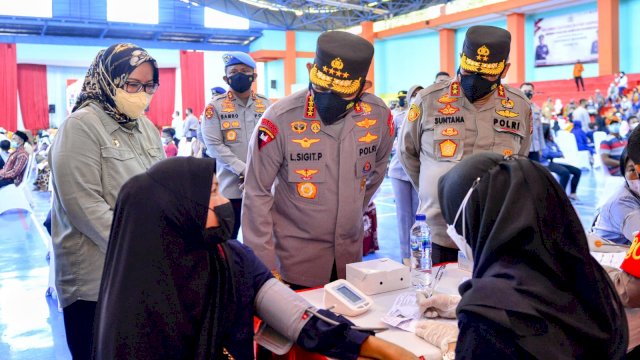 Jelang Nataru, Jenderal Listyo Sigit Pecut Vaksinasi Serentak se-Indonesia