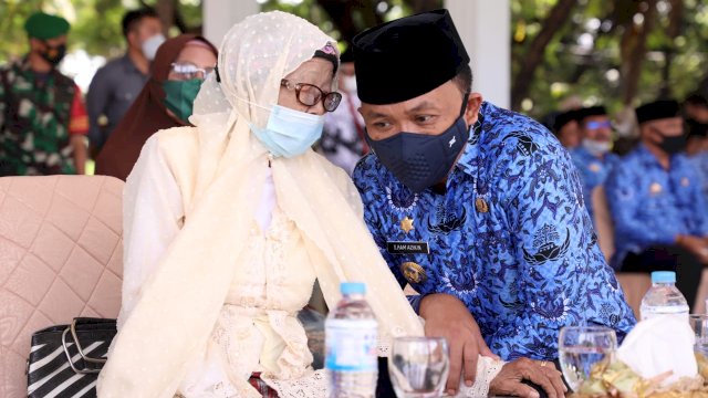 Guru SD ini Dapat Tempat Khusus di Upacara HUT PGRI Bantaeng, ini Dia Sosoknya